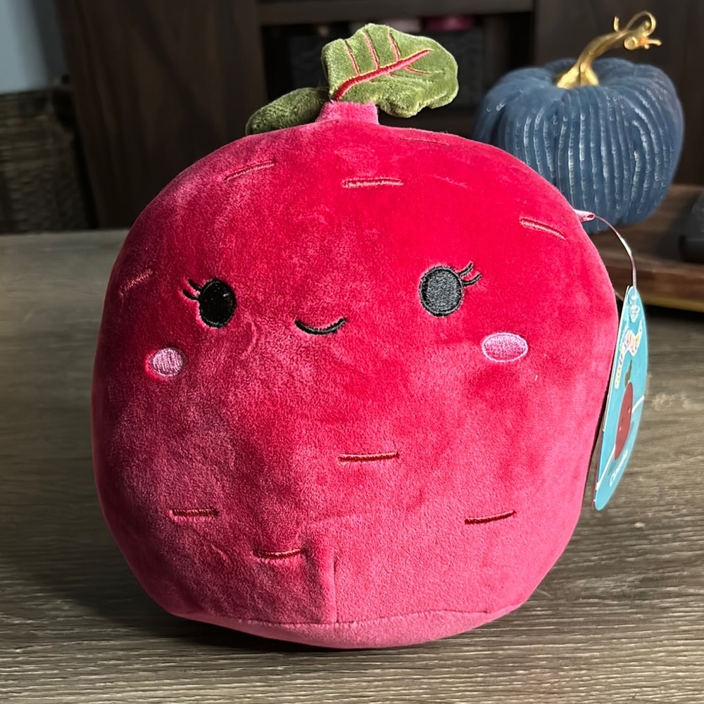 NWT Claudia the Beet Squishmallow 8”